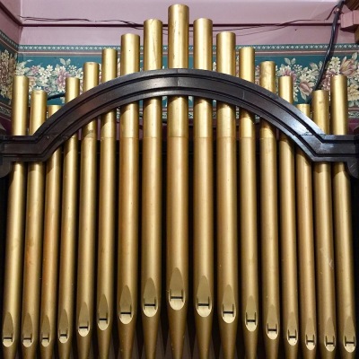 gold-colored pipes of a home pipe organ at DeBence Antique Music World