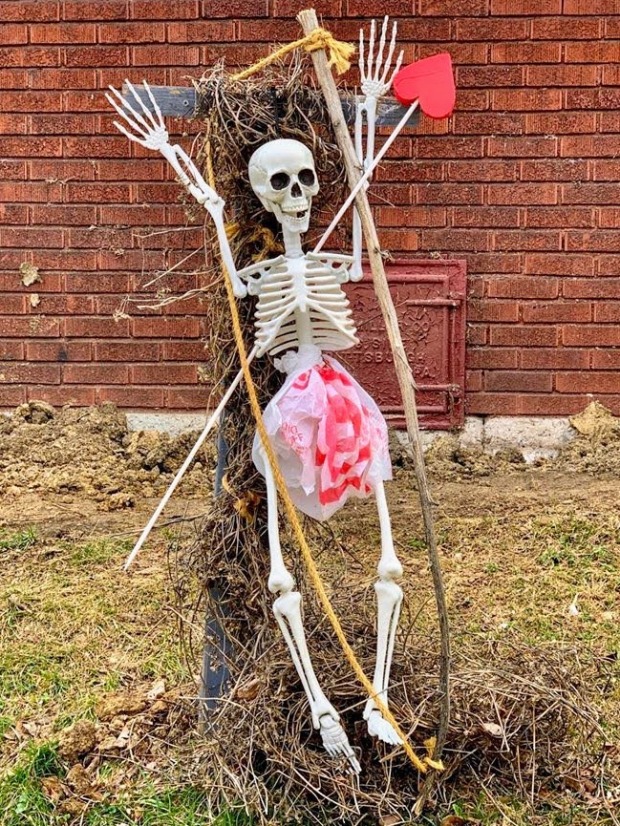lawn decoration of plastic skeleton with red valentine prop