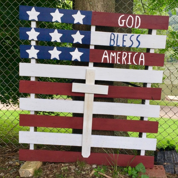 shipping pallet painted like an American flag
